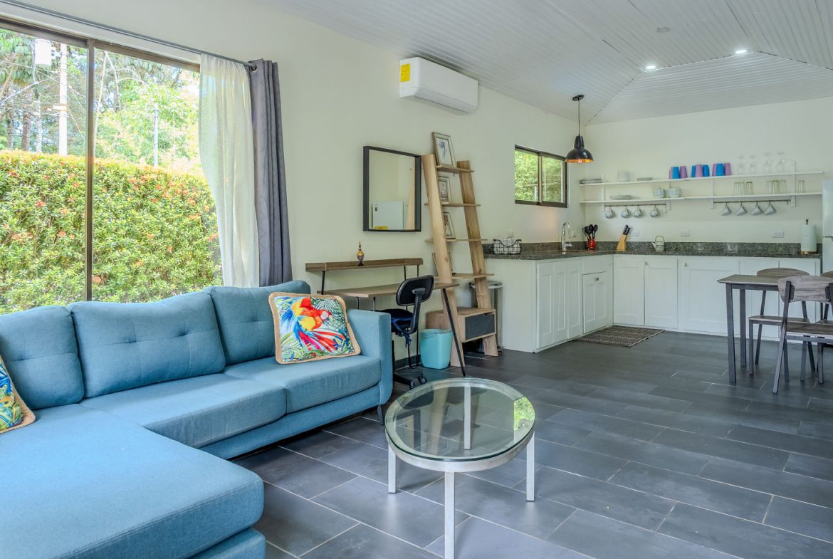 PROPERTY WITH 3 HOMES AND A POOL IN UVITA – 0.25 ACRES