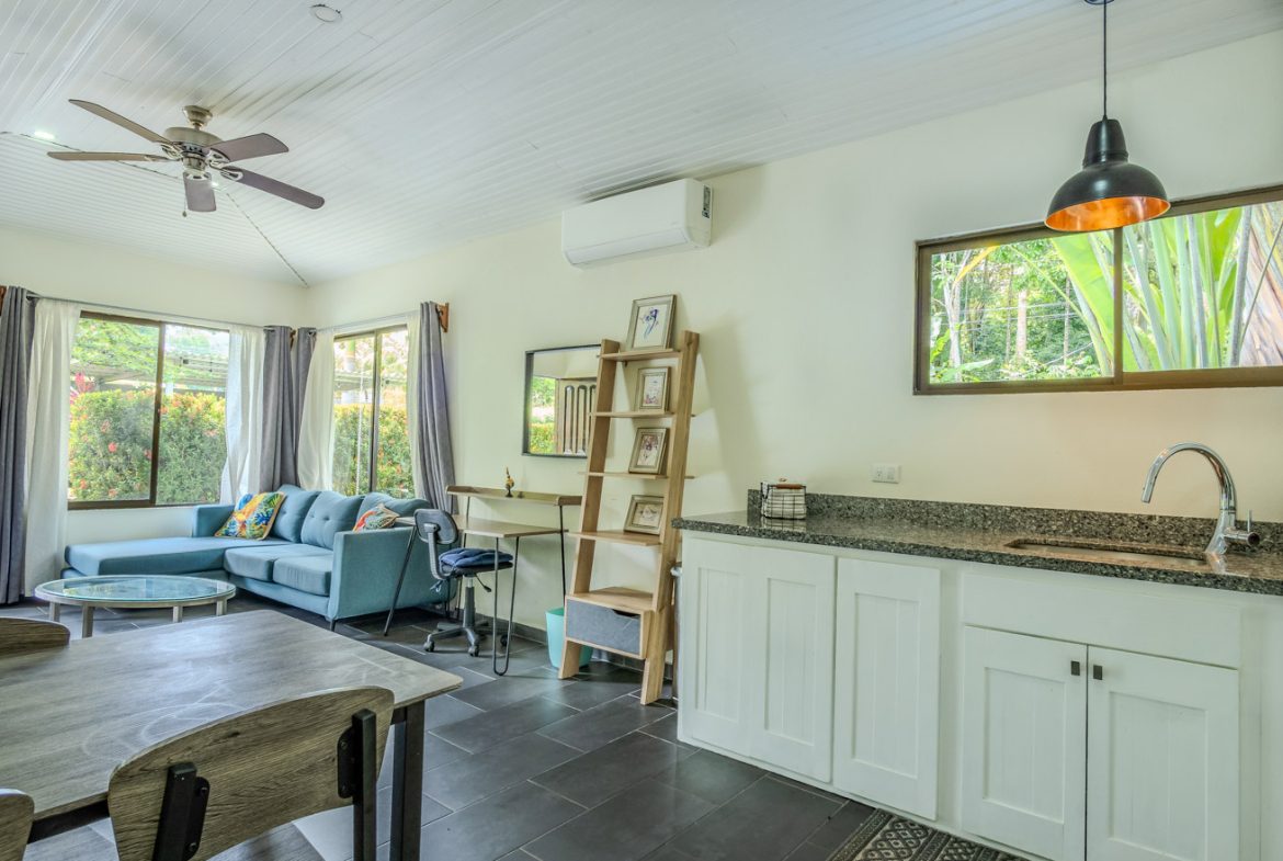 PROPERTY WITH 3 HOMES AND A POOL IN UVITA – 0.25 ACRES