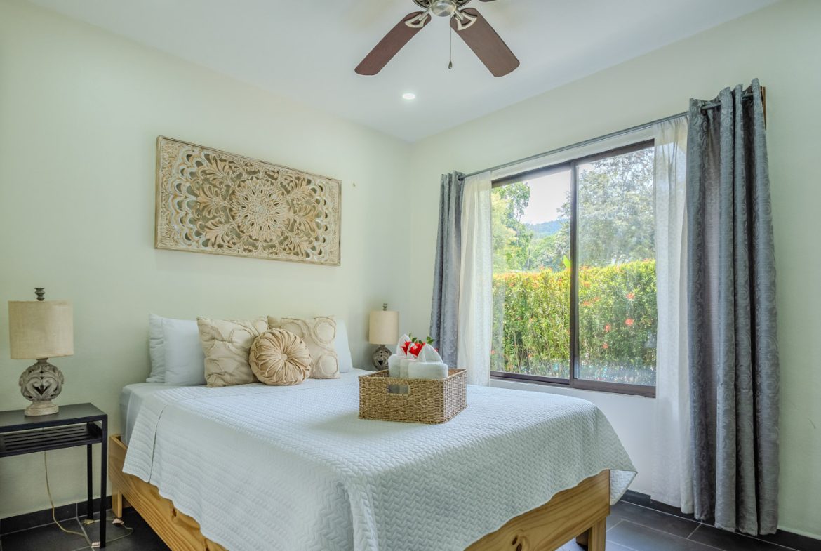 PROPERTY WITH 3 HOMES AND A POOL IN UVITA – 0.25 ACRES