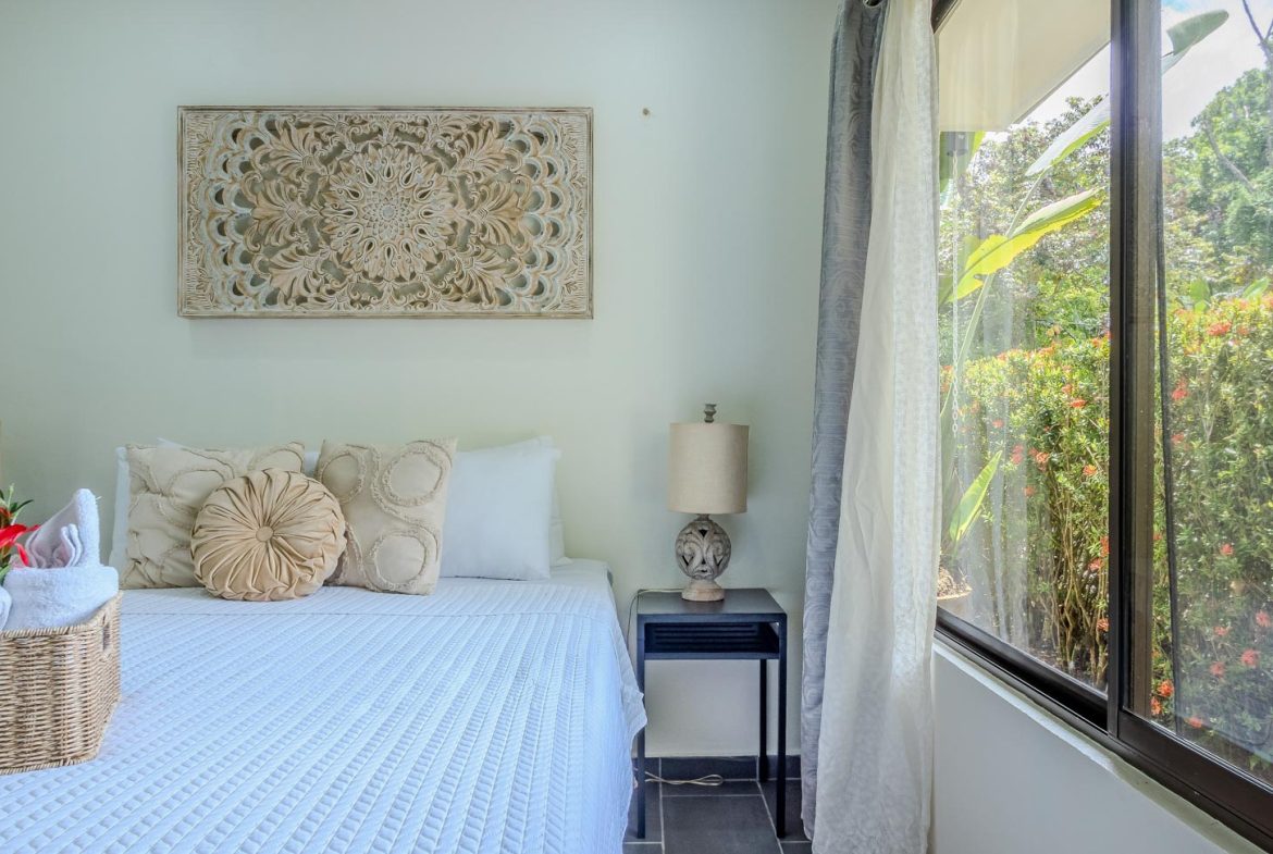 PROPERTY WITH 3 HOMES AND A POOL IN UVITA – 0.25 ACRES