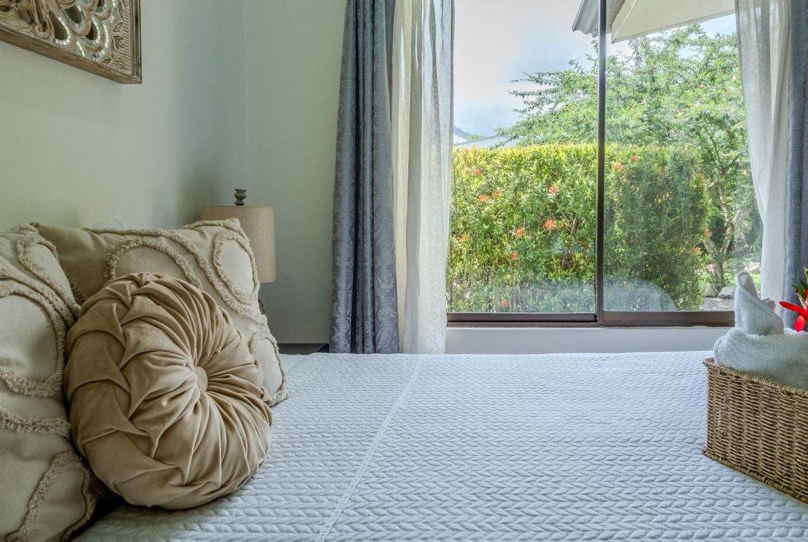 PROPERTY WITH 3 HOMES AND A POOL IN UVITA – 0.25 ACRES