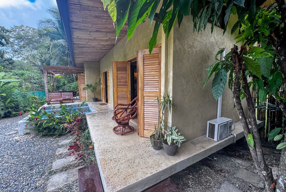 PROPERTY WITH TWO BEDROOMS HOME, IN PUNTA MALA – 0.08 ACRES, Uvita, Costa Rica — photo 6