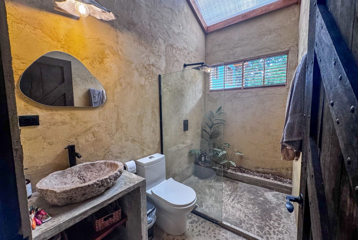 PROPERTY WITH TWO BEDROOMS HOME, IN PUNTA MALA – 0.08 ACRES