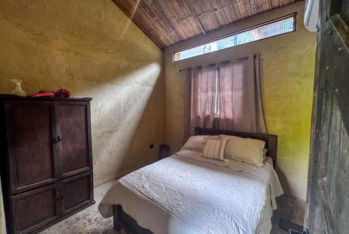 PROPERTY WITH TWO BEDROOMS HOME, IN PUNTA MALA – 0.08 ACRES