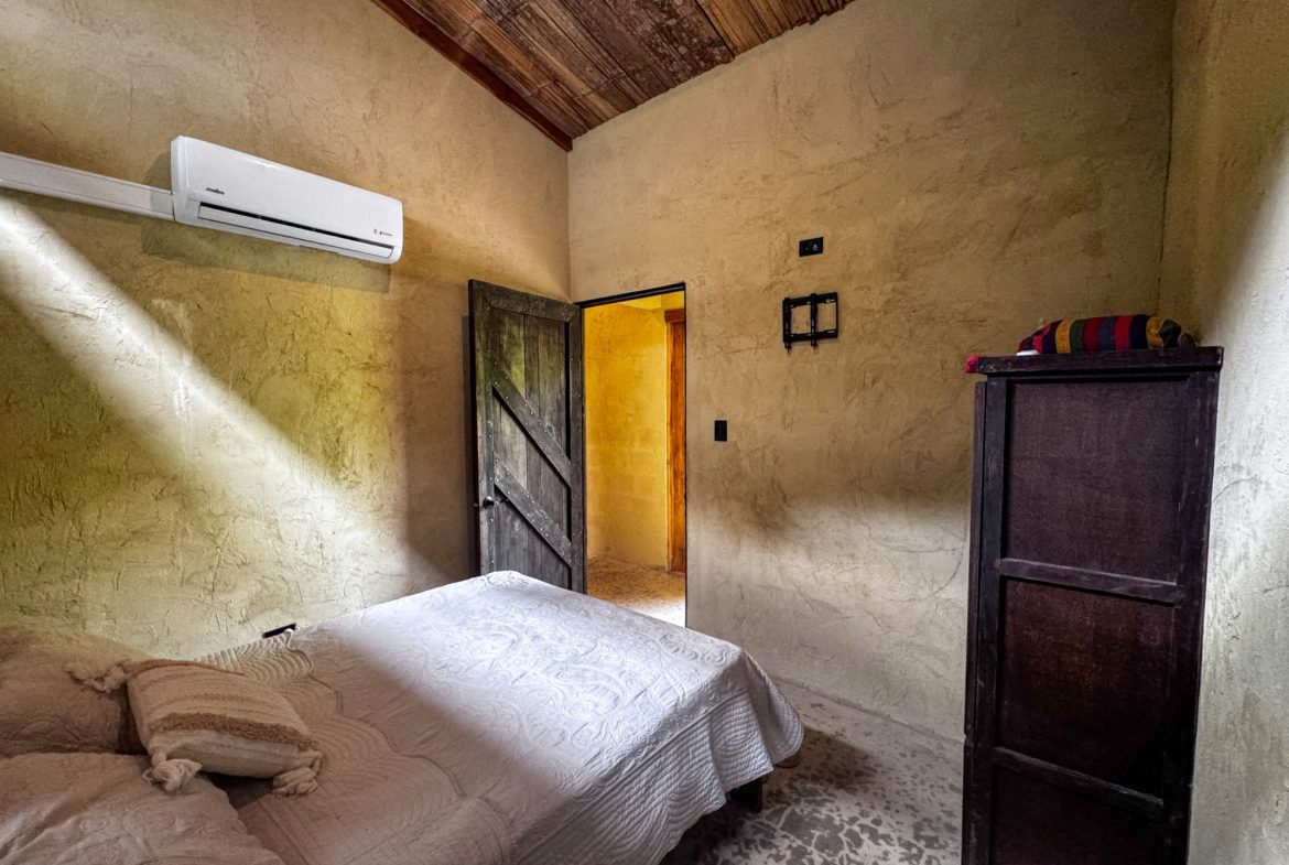 PROPERTY WITH TWO BEDROOMS HOME, IN PUNTA MALA – 0.08 ACRES