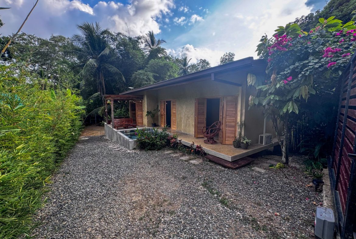 PROPERTY WITH TWO BEDROOMS HOME, IN PUNTA MALA – 0.08 ACRES, Uvita, Costa Rica — photo 3