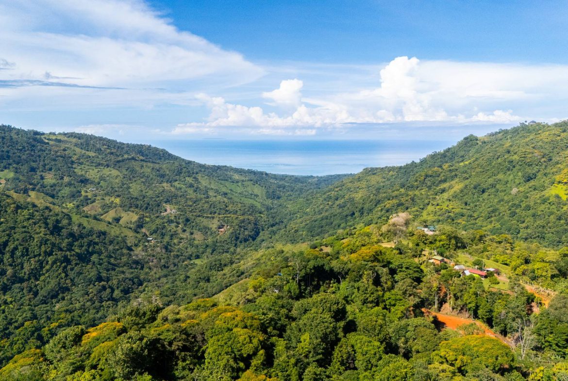 PROPERTY NEAR A WATERFALL IN SAN LUIS – 7.4 ACRES