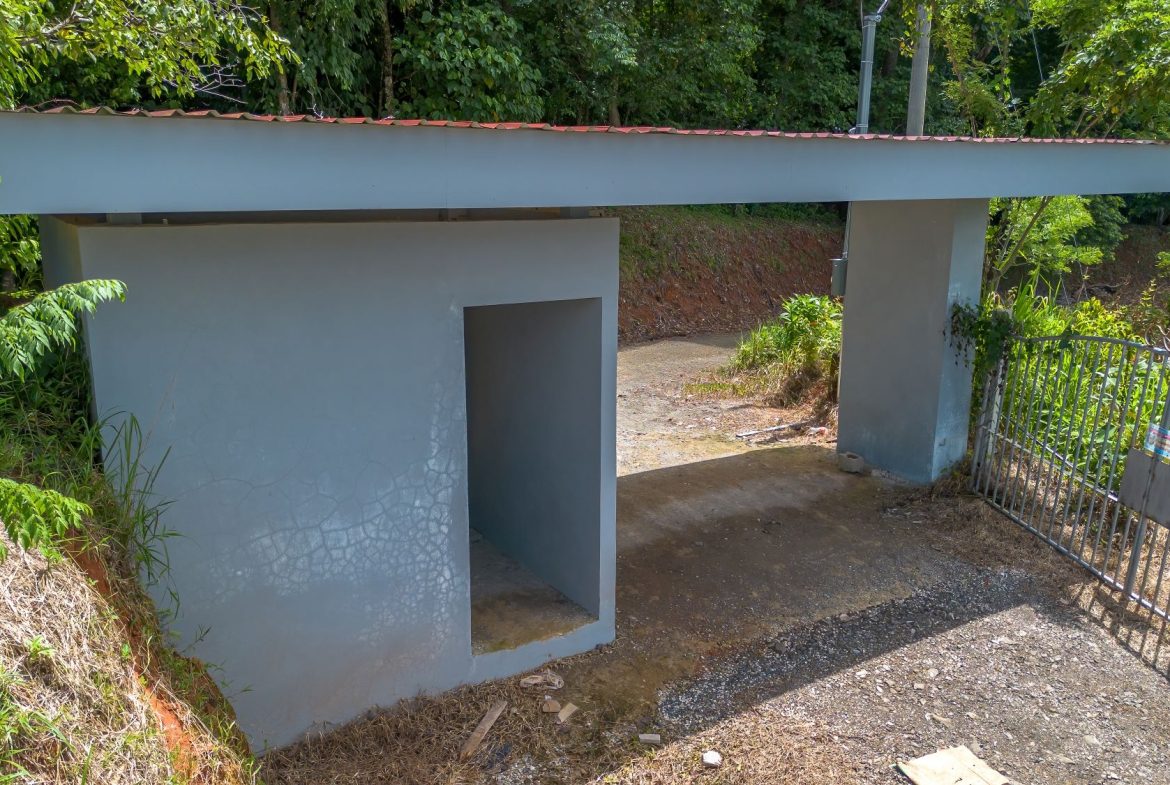 PROPERTY WITH TWO SALES OPTIONS, IN PIÑUELA – 0.7 ACRES