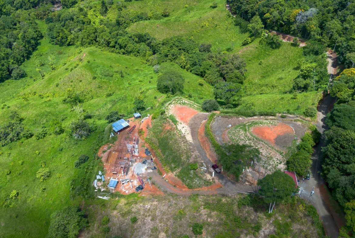 PROPERTY WITH TWO SALES OPTIONS, IN PIÑUELA – 0.7 ACRES