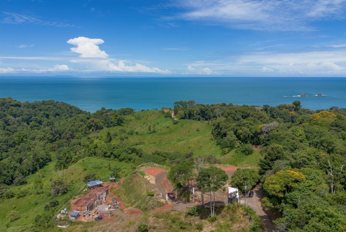 PROPERTY WITH TWO SALES OPTIONS, IN PIÑUELA – 0.7 ACRES
