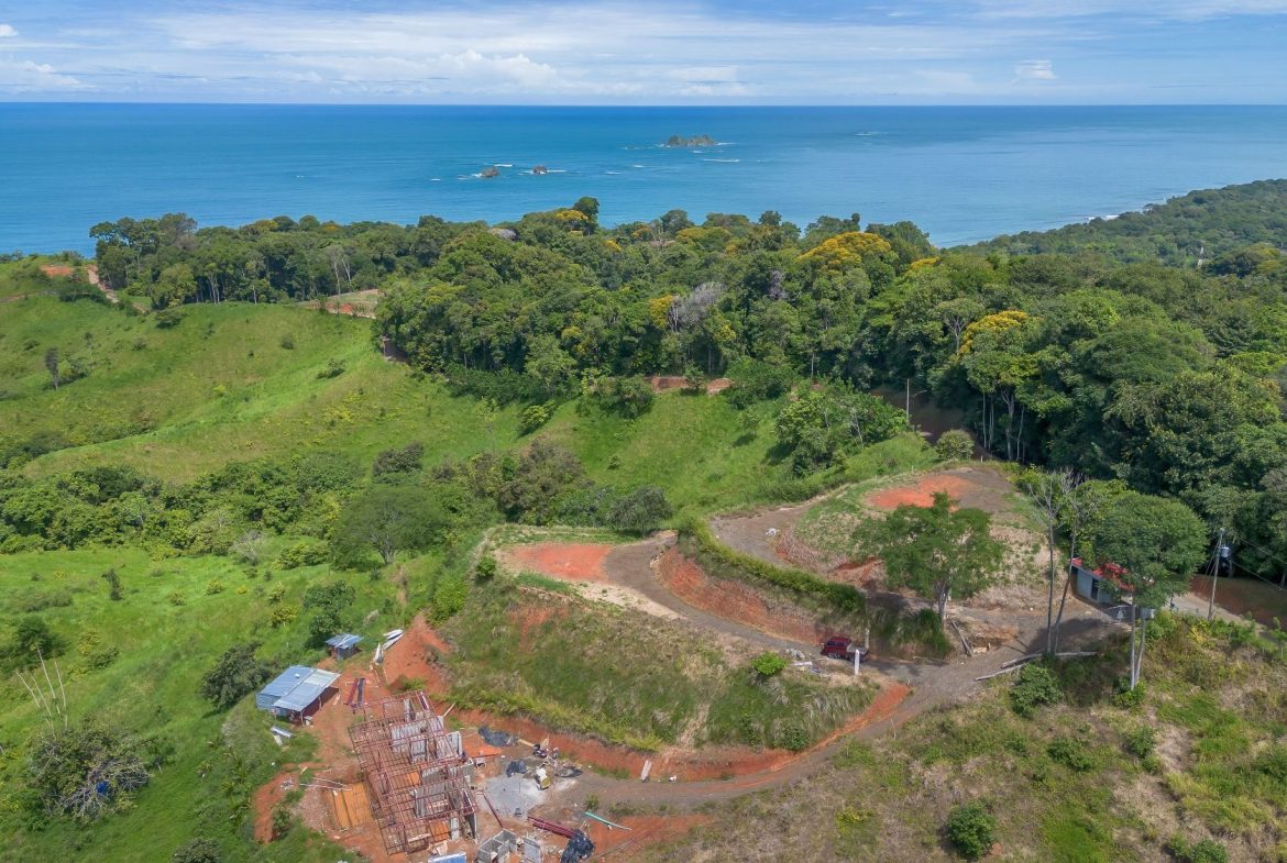PROPERTY WITH TWO SALES OPTIONS, IN PIÑUELA – 0.7 ACRES