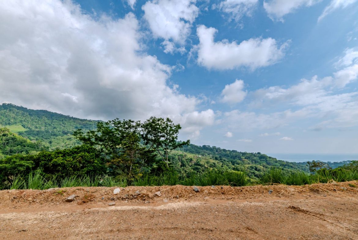 PROPERTY WITH OCEAN VIEW IN SAN JOSECITO- 2.3 ACRES