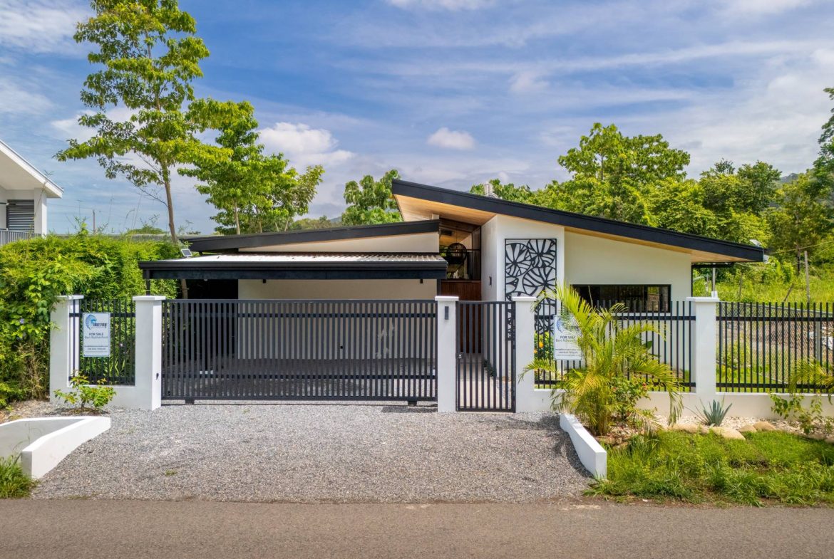 PROPERTY WITH BEAUTIFUL HOUSE IN UVITA CENTER – 0.11 ACRES, Uvita, Costa Rica — photo 2