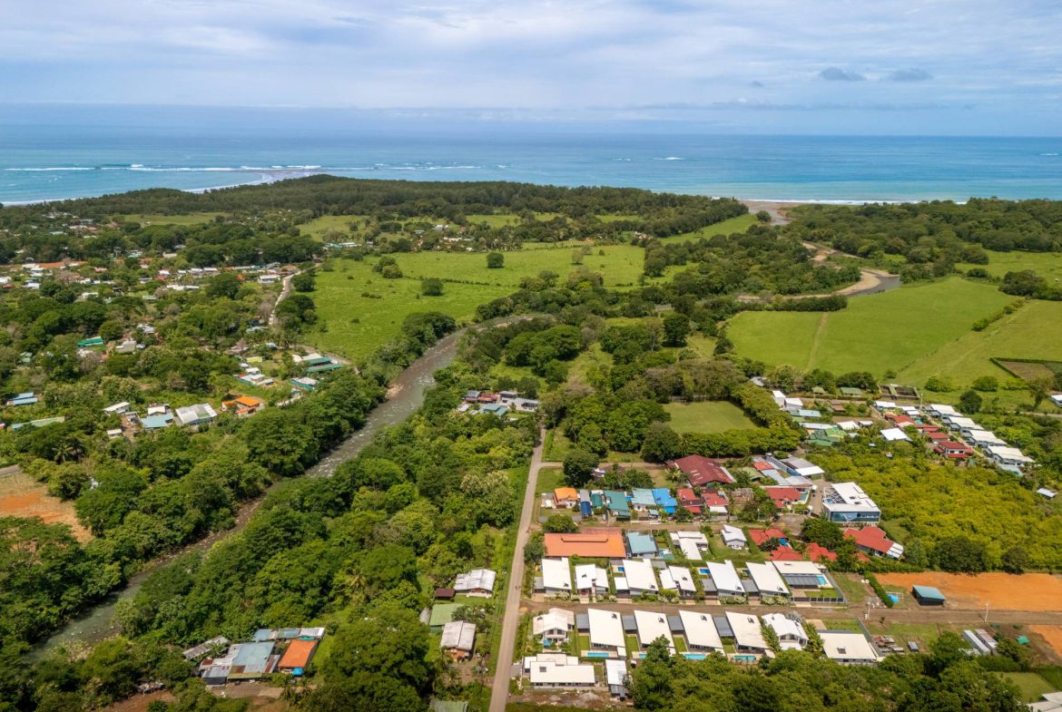 PROPERTY WITH BEAUTIFUL HOUSE IN UVITA CENTER – 0.11 ACRES, Uvita, Costa Rica — photo 3