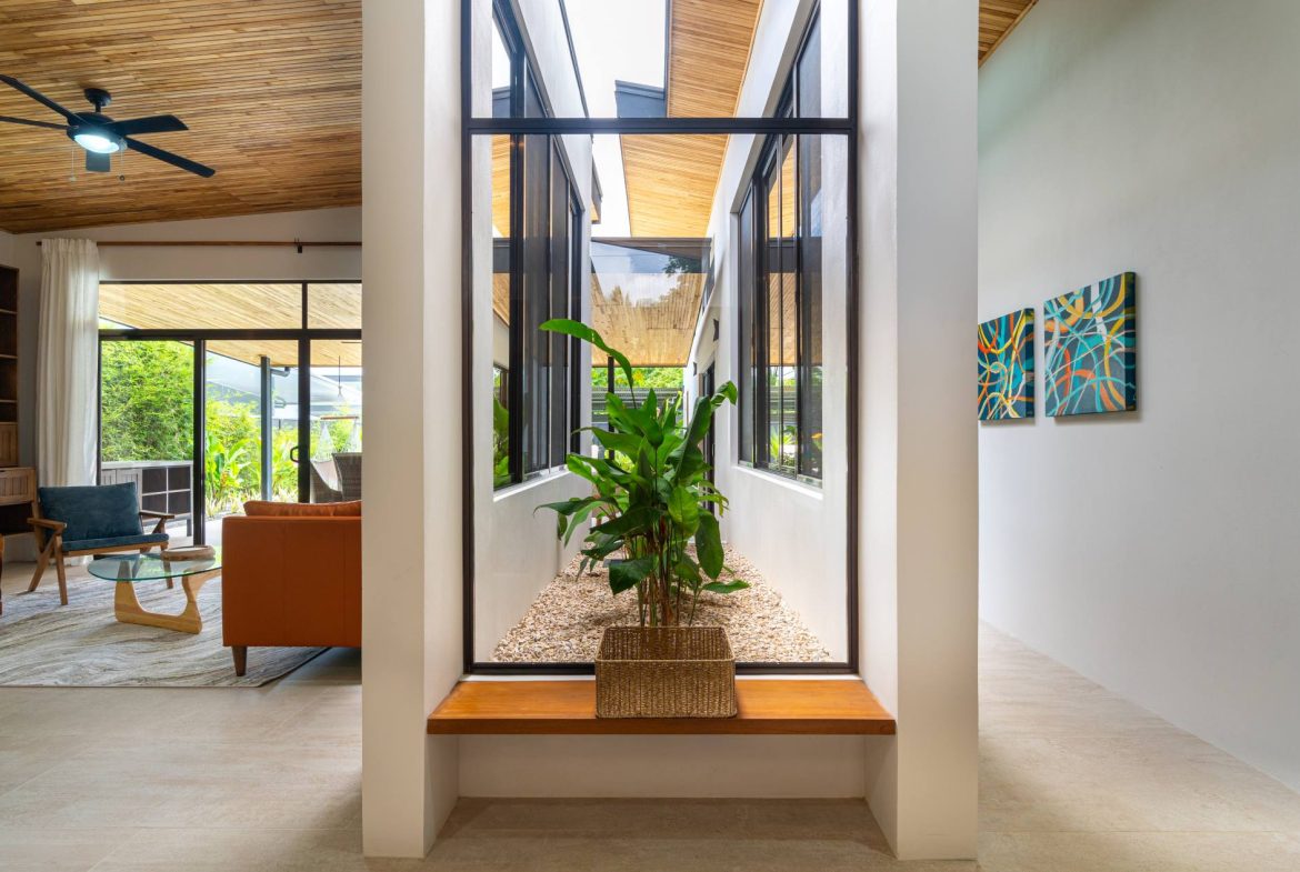 PROPERTY WITH BEAUTIFUL HOUSE IN UVITA CENTER – 0.11 ACRES