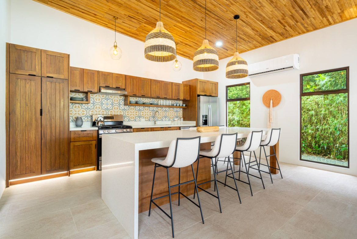 PROPERTY WITH BEAUTIFUL HOUSE IN UVITA CENTER – 0.11 ACRES