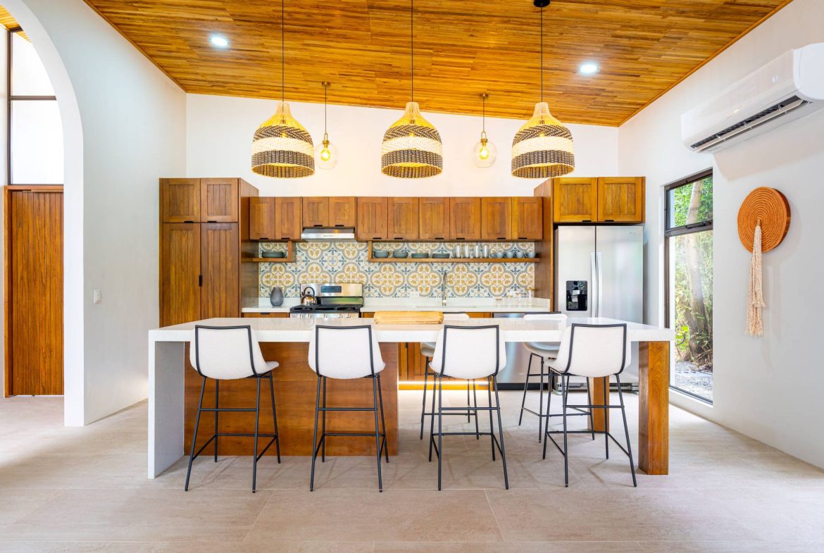 PROPERTY WITH BEAUTIFUL HOUSE IN UVITA CENTER – 0.11 ACRES