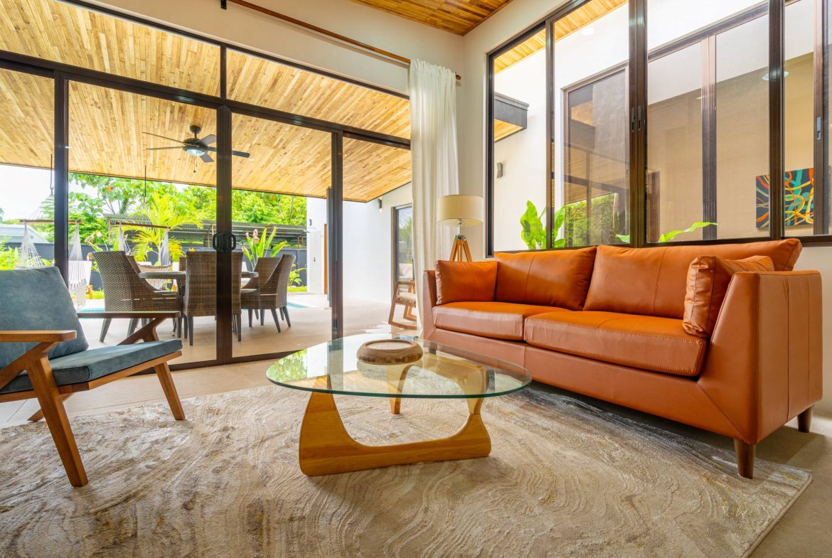 PROPERTY WITH BEAUTIFUL HOUSE IN UVITA CENTER – 0.11 ACRES