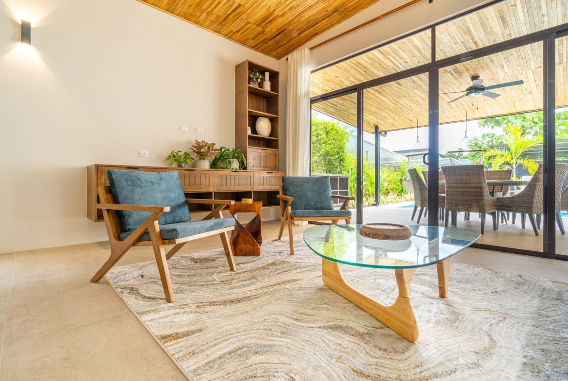 PROPERTY WITH BEAUTIFUL HOUSE IN UVITA CENTER – 0.11 ACRES