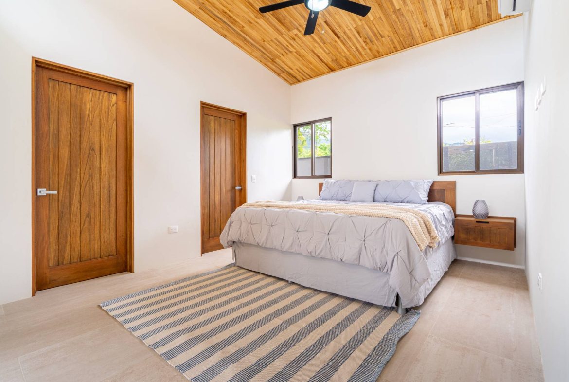 PROPERTY WITH BEAUTIFUL HOUSE IN UVITA CENTER – 0.11 ACRES