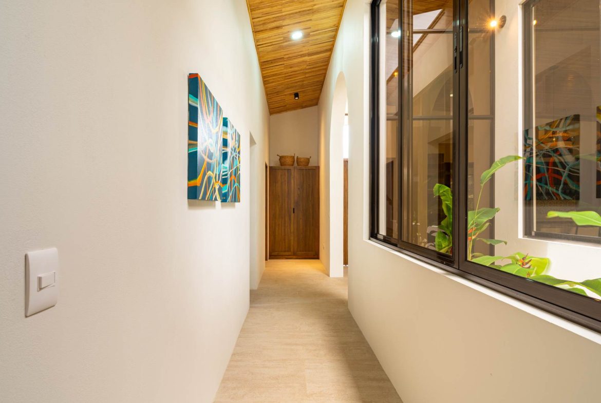 PROPERTY WITH BEAUTIFUL HOUSE IN UVITA CENTER – 0.11 ACRES