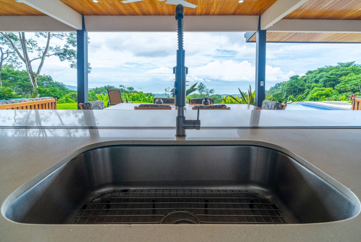LUXURY PROPERTY WITH MOUNTAIN VIEW – 10 ACRES