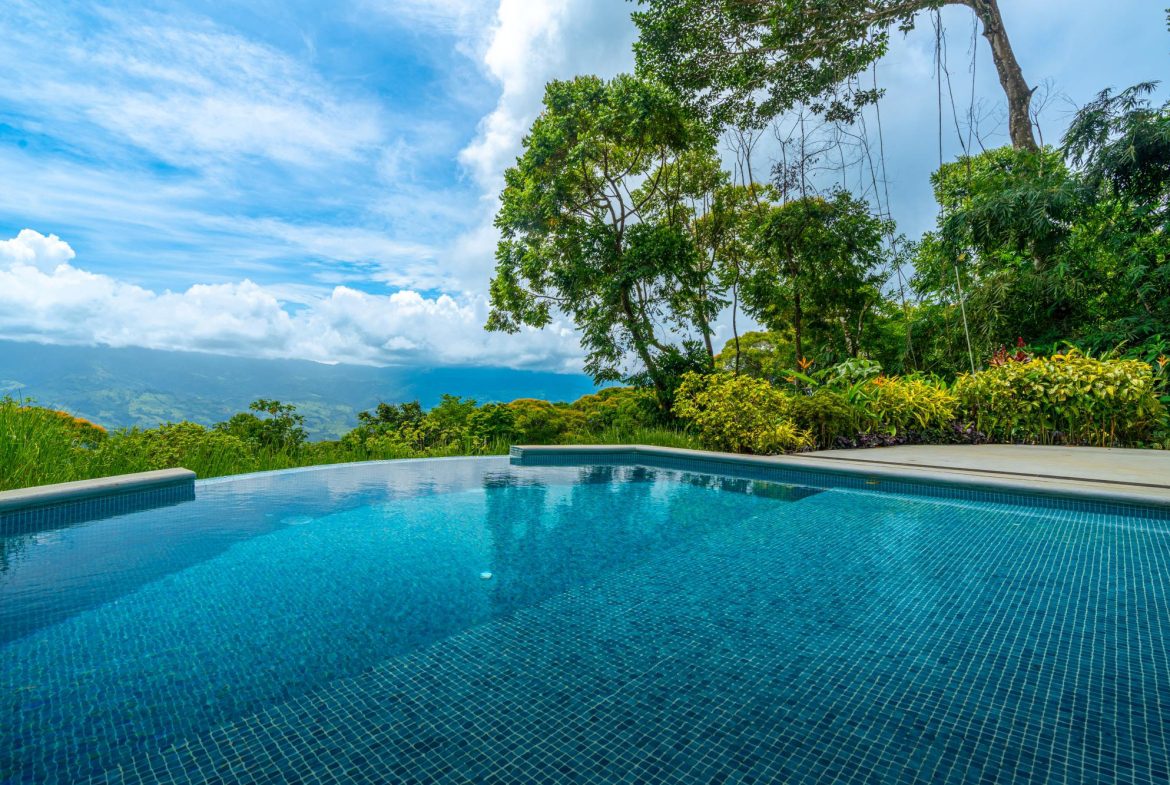PROPERTY WITH TWO VILLAS, IN PUNTA DE MIRA – 2.5 ACRES
