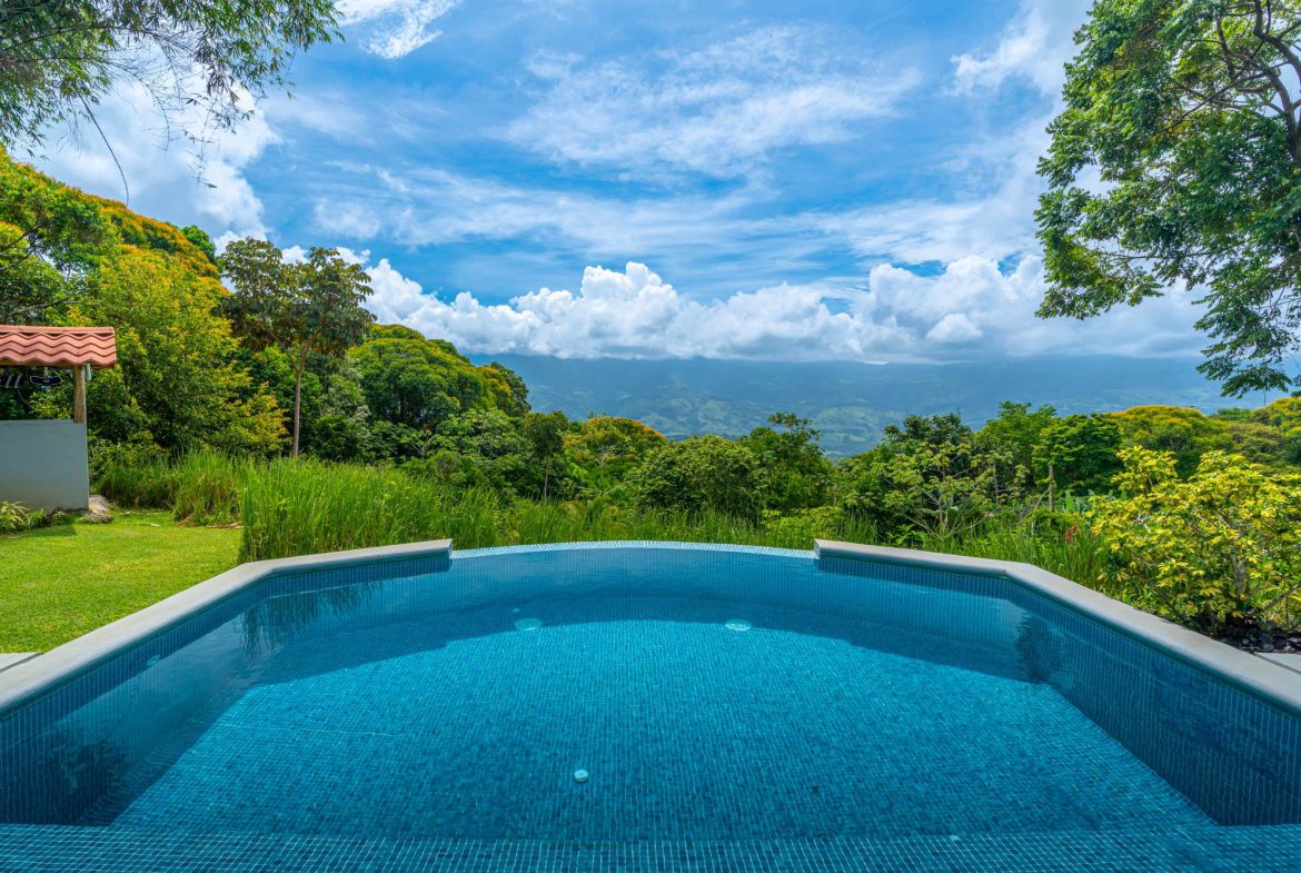 PROPERTY WITH TWO VILLAS, IN PUNTA DE MIRA – 2.5 ACRES