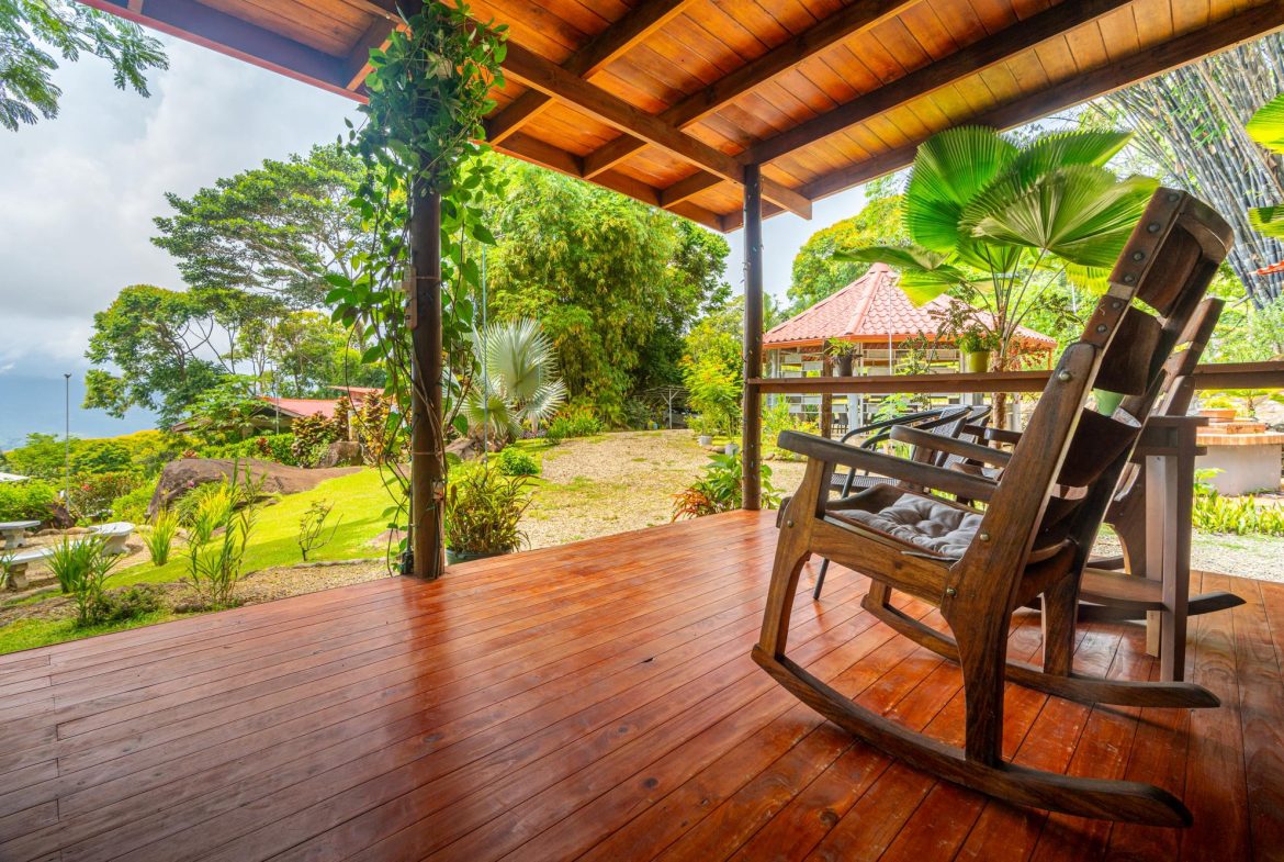 PROPERTY WITH TWO VILLAS, IN PUNTA DE MIRA – 2.5 ACRES