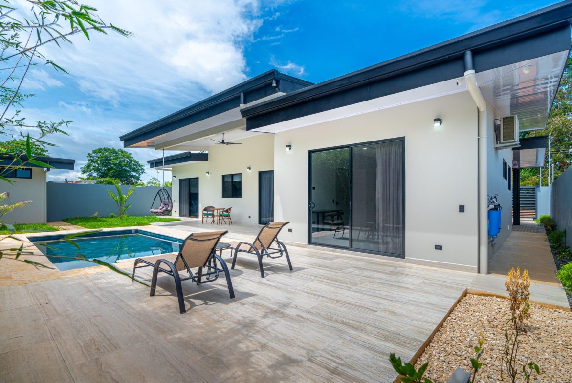 PROPERTY WITH 3 BEDROOMS, IN BAHIA BALLENA – 0.1 ACRES