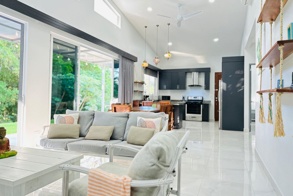 PROPERTY WITH 4 BEDROOM HOME AND POOL, IN UVITA CENTER – 1.25 ACRES, Uvita, Costa Rica — photo 4