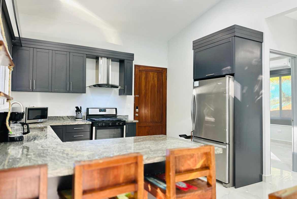 PROPERTY WITH 4 BEDROOM HOME AND POOL, IN UVITA CENTER – 1.25 ACRES
