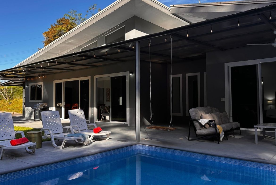 PROPERTY WITH 4 BEDROOM HOME AND POOL, IN UVITA CENTER – 1.25 ACRES, Uvita, Costa Rica — photo 3