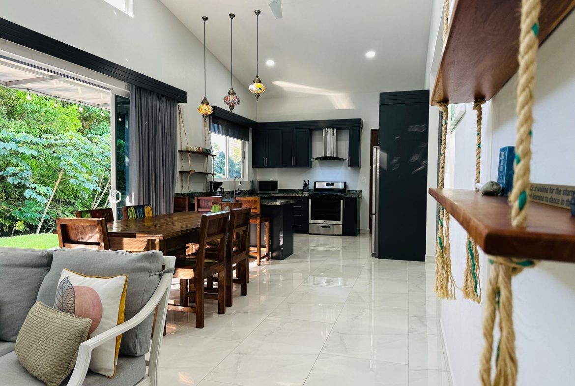 PROPERTY WITH 4 BEDROOM HOME AND POOL, IN UVITA CENTER – 1.25 ACRES, Uvita, Costa Rica — photo 7