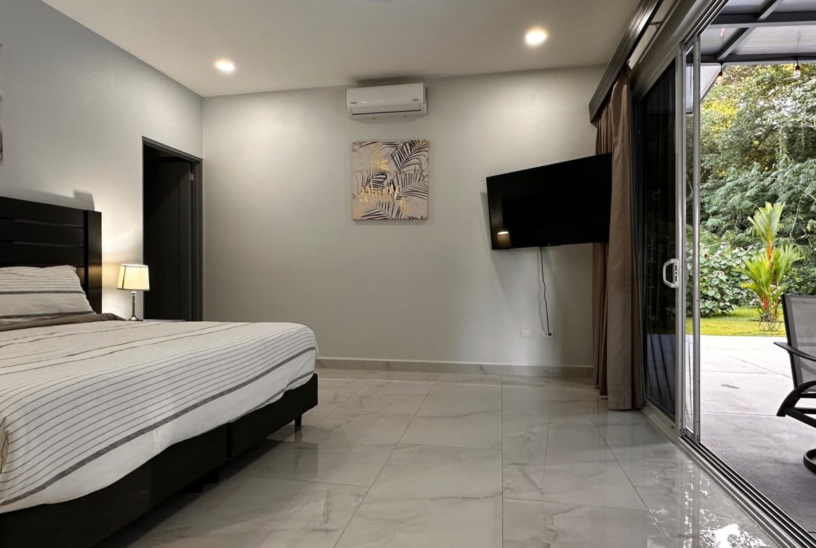 PROPERTY WITH 4 BEDROOM HOME AND POOL, IN UVITA CENTER – 1.25 ACRES