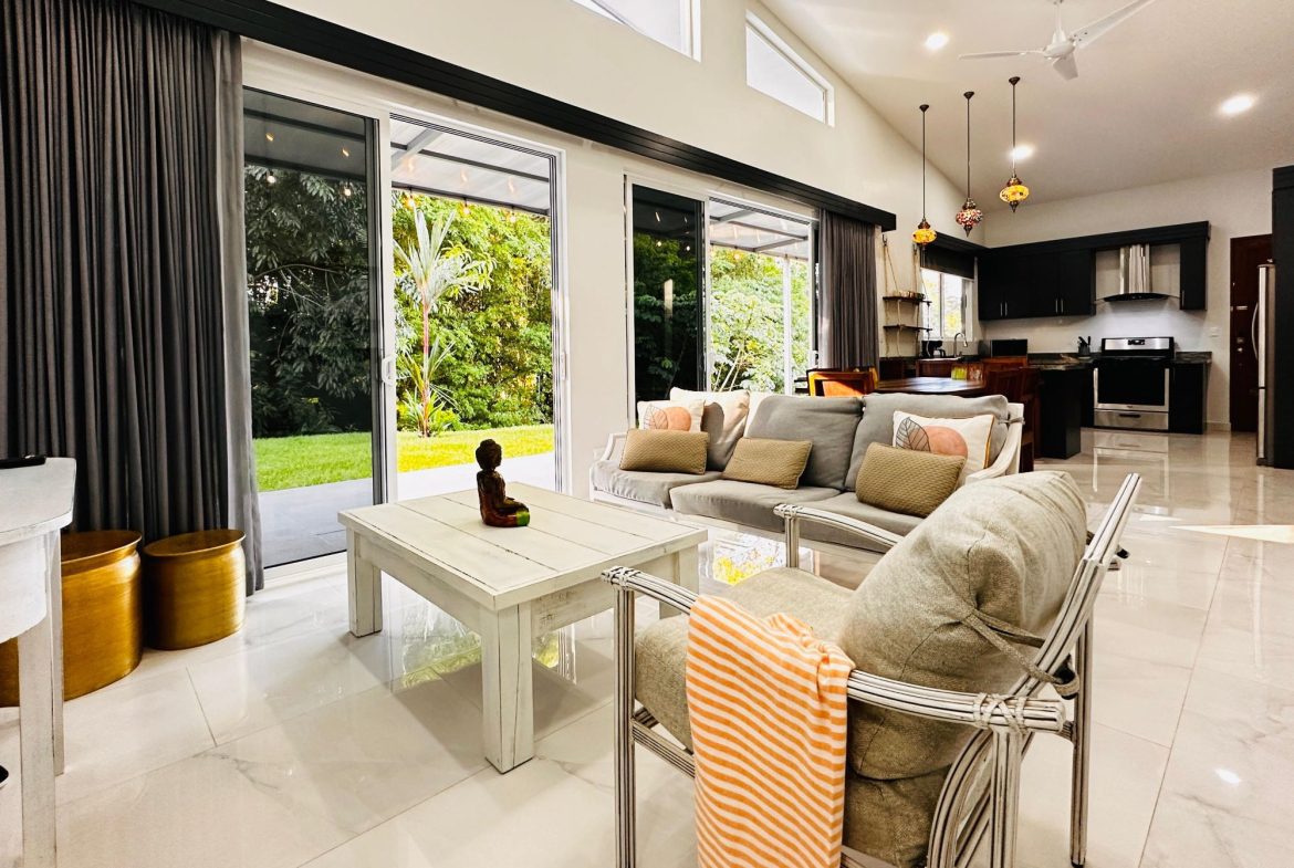 PROPERTY WITH 4 BEDROOM HOME AND POOL, IN UVITA CENTER – 1.25 ACRES, Uvita, Costa Rica — photo 6