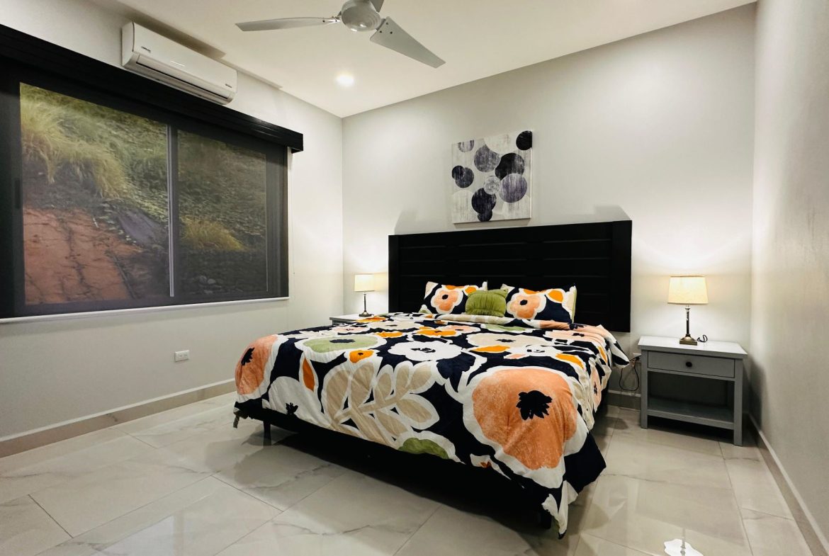 PROPERTY WITH 4 BEDROOM HOME AND POOL, IN UVITA CENTER – 1.25 ACRES