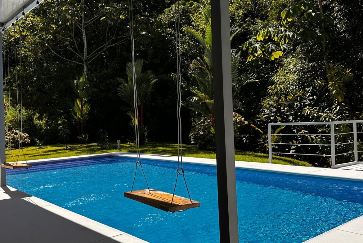 PROPERTY WITH 4 BEDROOM HOME AND POOL, IN UVITA CENTER – 1.25 ACRES