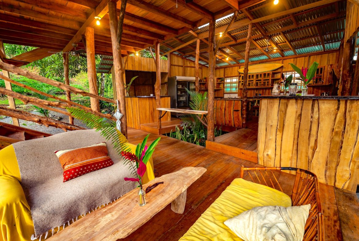 CASCADA ELYSIANA – ECO-RETREAT WITH HUGE WATERFALL