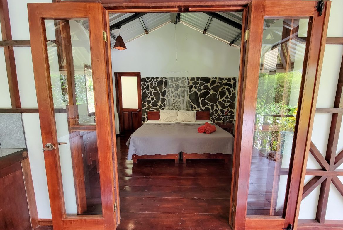 CASCADA ELYSIANA – ECO-RETREAT WITH HUGE WATERFALL