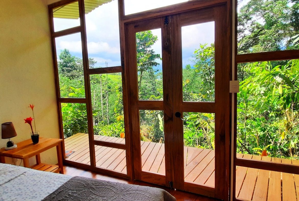 CASCADA ELYSIANA – ECO-RETREAT WITH HUGE WATERFALL