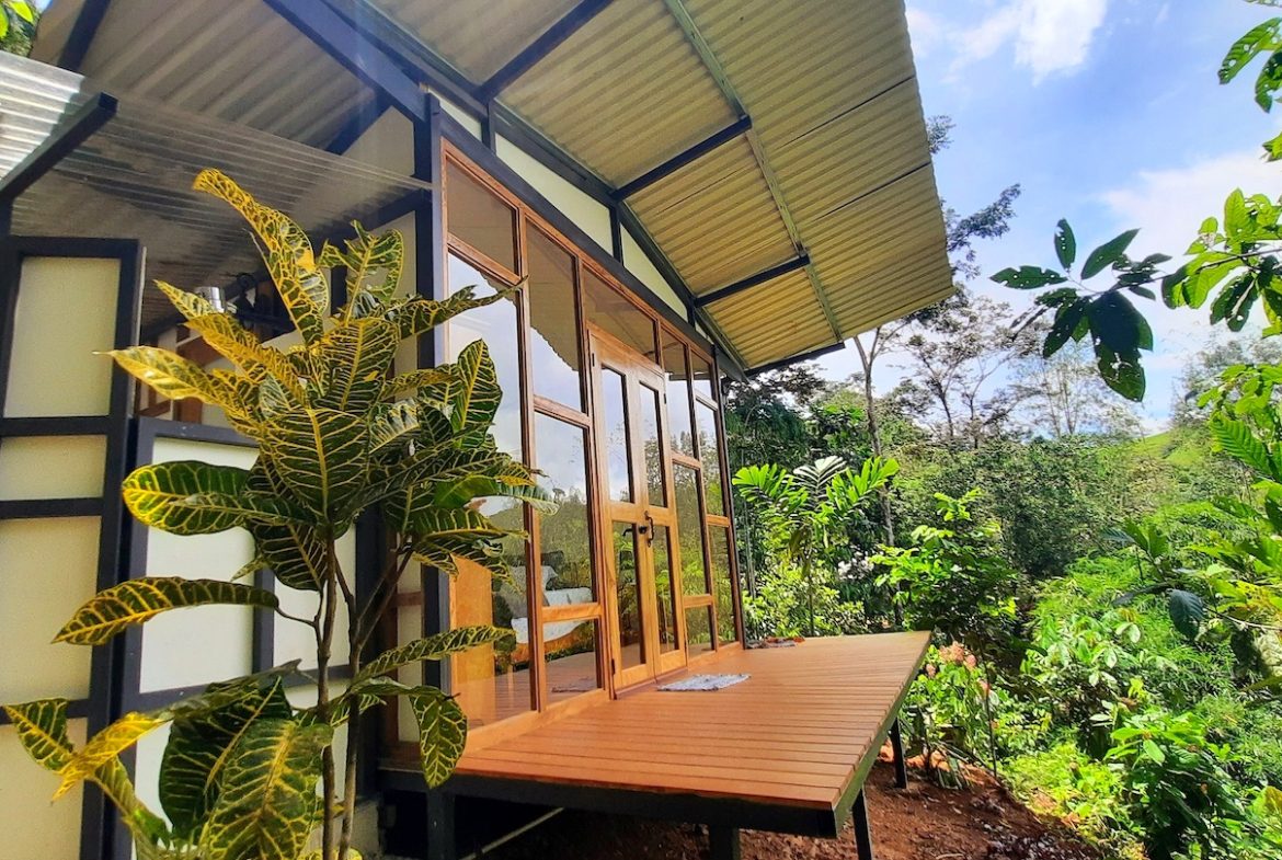 CASCADA ELYSIANA – ECO-RETREAT WITH HUGE WATERFALL