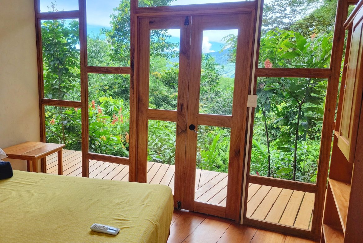 CASCADA ELYSIANA – ECO-RETREAT WITH HUGE WATERFALL