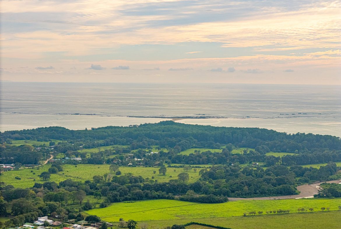 LUXURY PROPERTY IN THE MOUNTAIN CASA ROYAL, UVITA – 2.47 ACRES