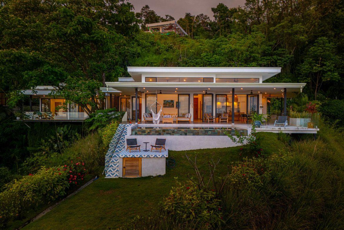LUXURY PROPERTY IN THE MOUNTAIN CASA ROYAL, UVITA – 2.47 ACRES, Uvita, Costa Rica — photo 2