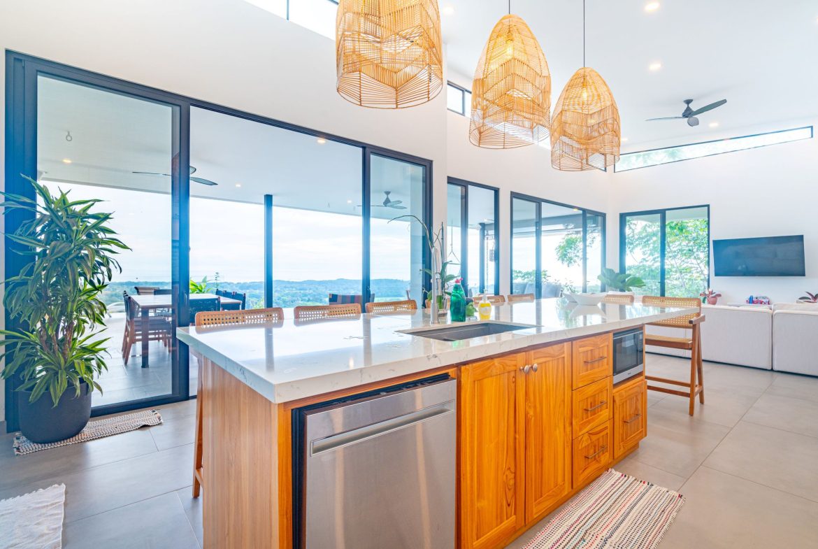 LUXURY PROPERTY IN THE MOUNTAIN CASA ROYAL, UVITA – 2.47 ACRES