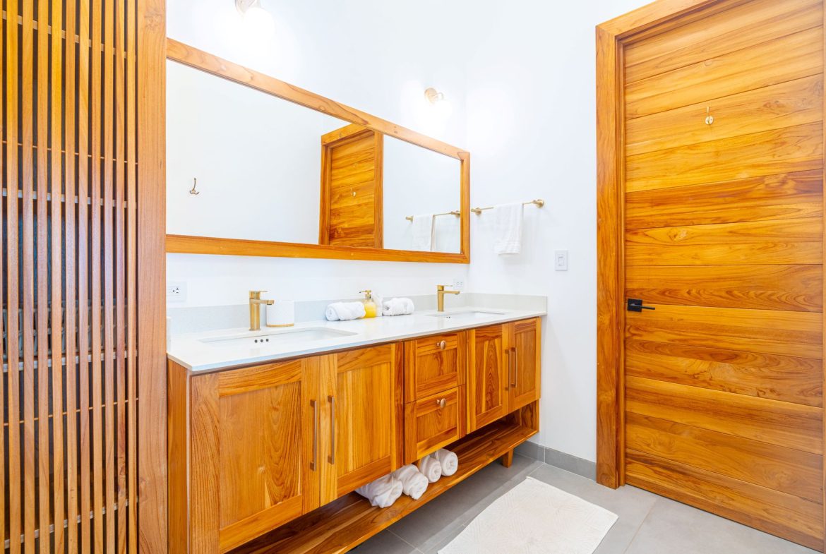 LUXURY PROPERTY IN THE MOUNTAIN CASA ROYAL, UVITA – 2.47 ACRES