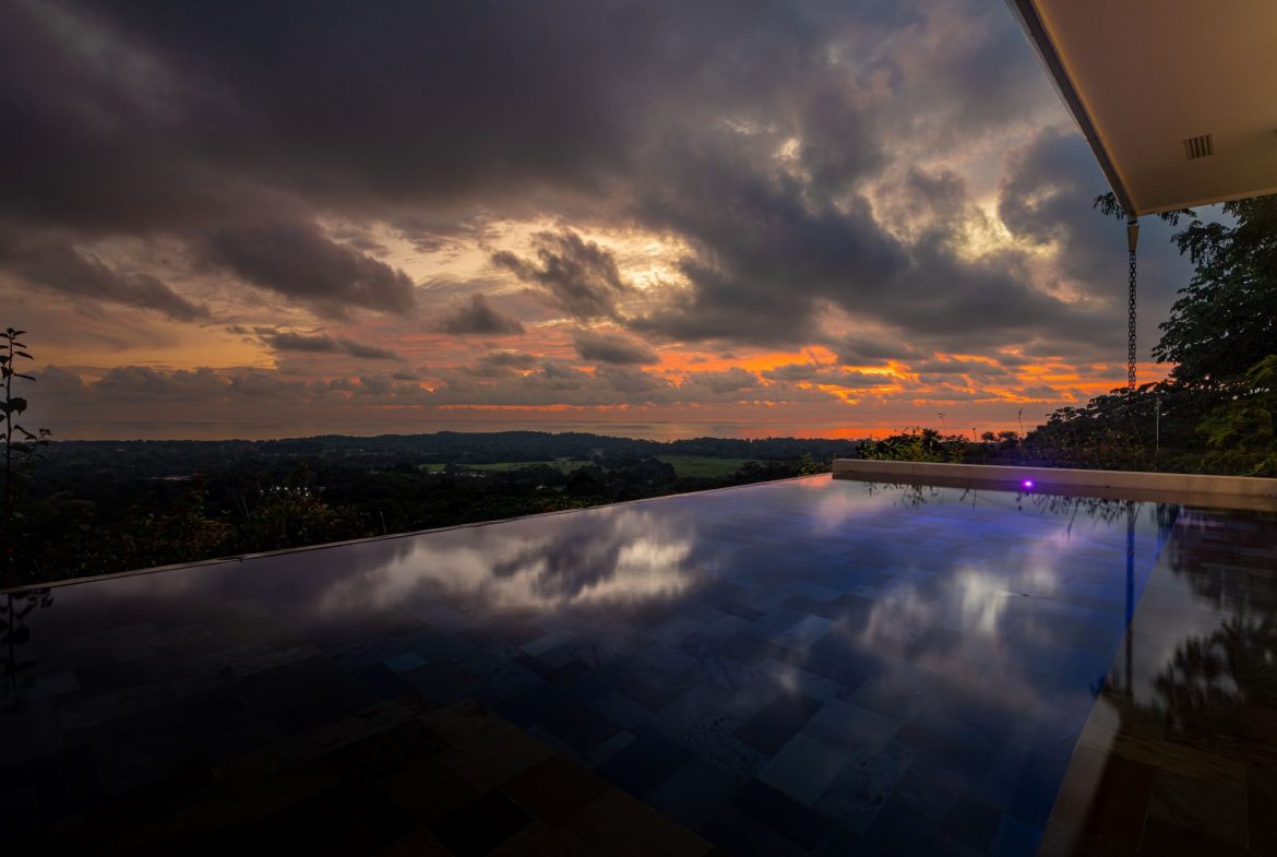 LUXURY PROPERTY IN THE MOUNTAIN CASA ROYAL, UVITA – 2.47 ACRES