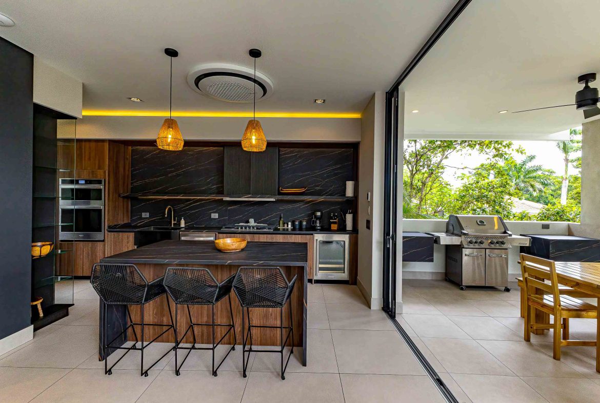 LUXURY PROPERTY NEAR TO THE BEACH, QUEPOS – 0.04 ACRES
