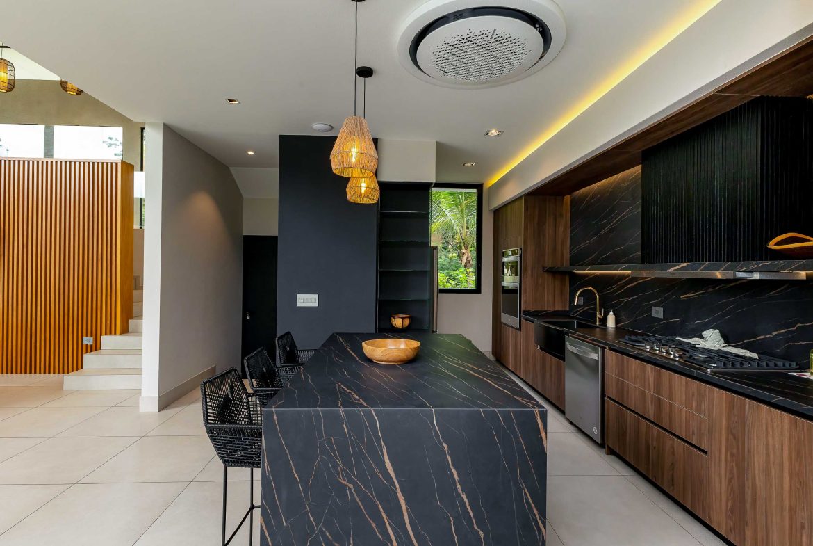 LUXURY PROPERTY NEAR TO THE BEACH, QUEPOS – 0.04 ACRES